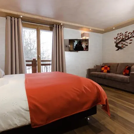 Emilie Chalet *