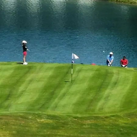 Emilie 木屋 谷雪维尔